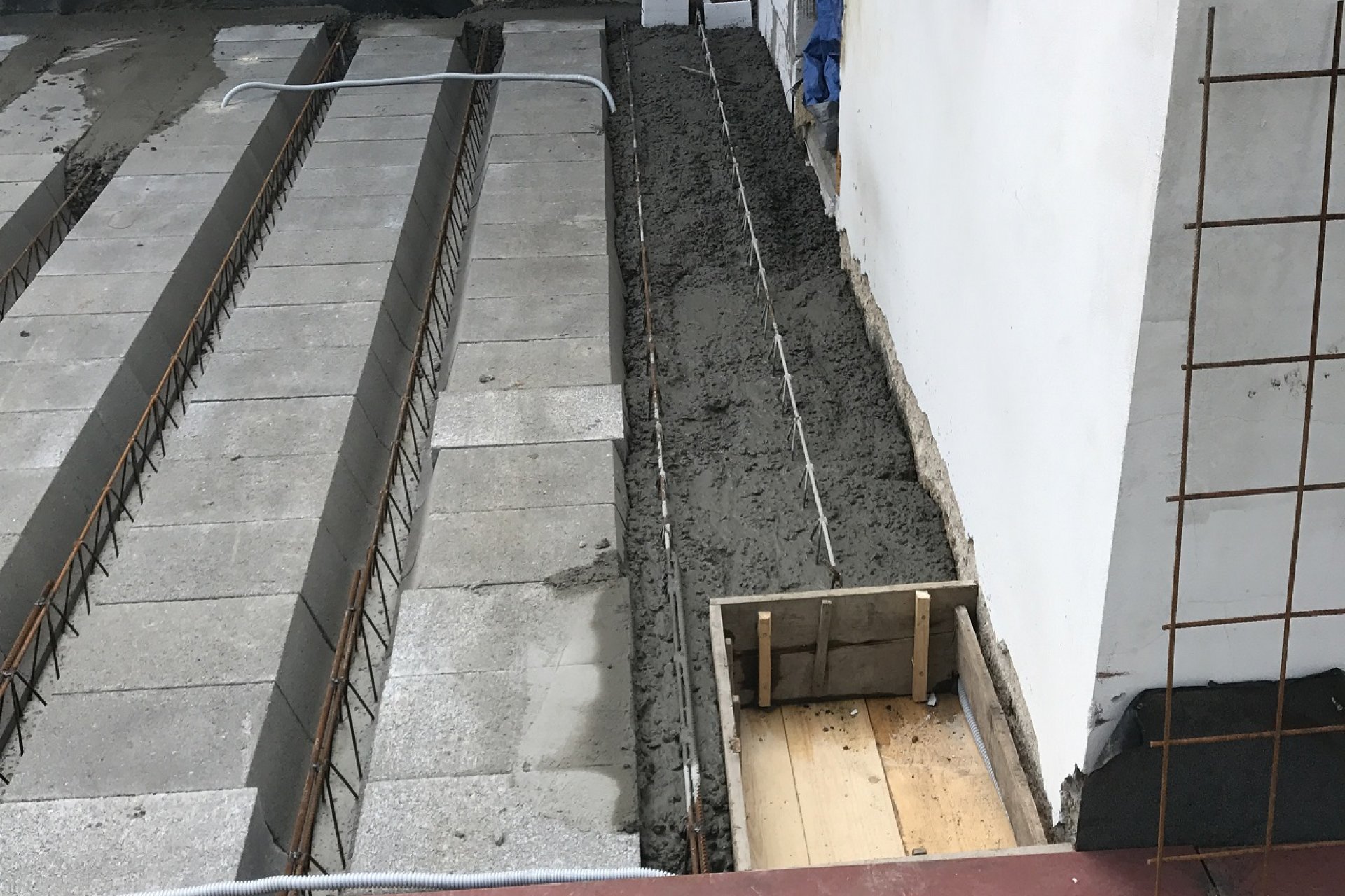 Rekonstrukce a přístavba rodinného domu Praha 4 Podolí